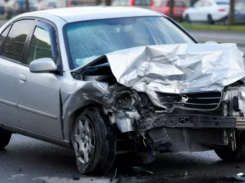 Летние скидки и акции на выкуп битых авто: миф или реальность